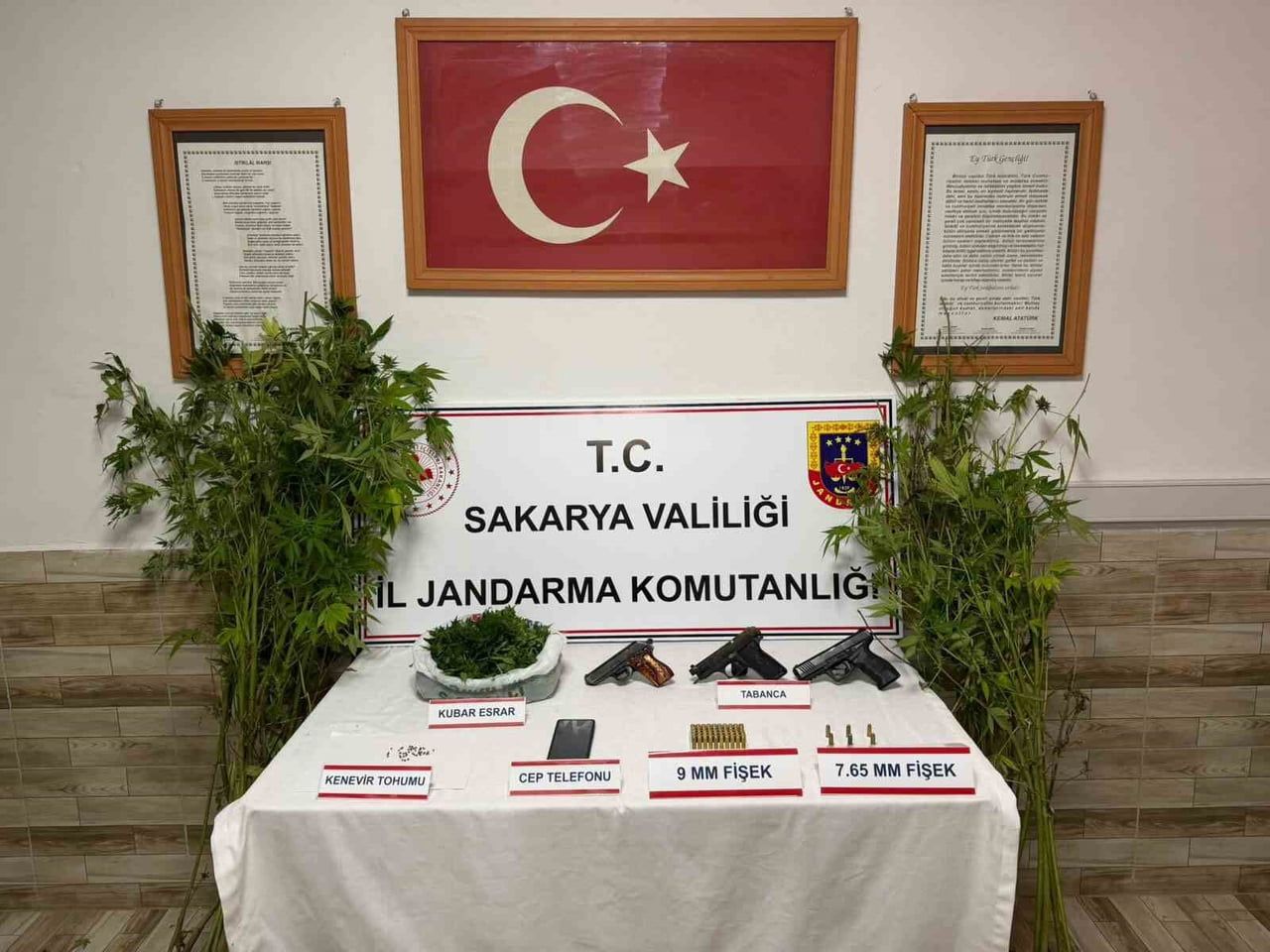 SAKARYA’NIN PAMUKOVA, KARASU VE KOCAALİ İLÇELERİNDE JANDARMA EKİPLERİNCE DÜZENLENEN UYUŞTURUCU...