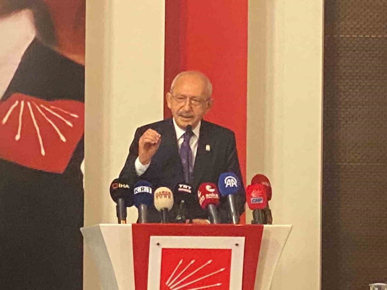 CUMHURİYET HALK PARTİSİ (CHP) GENEL BAŞKANI KEMAL KILIÇDAROĞLU, STAJ VE ÇIRAKLIK MAĞDURLARIYLA...