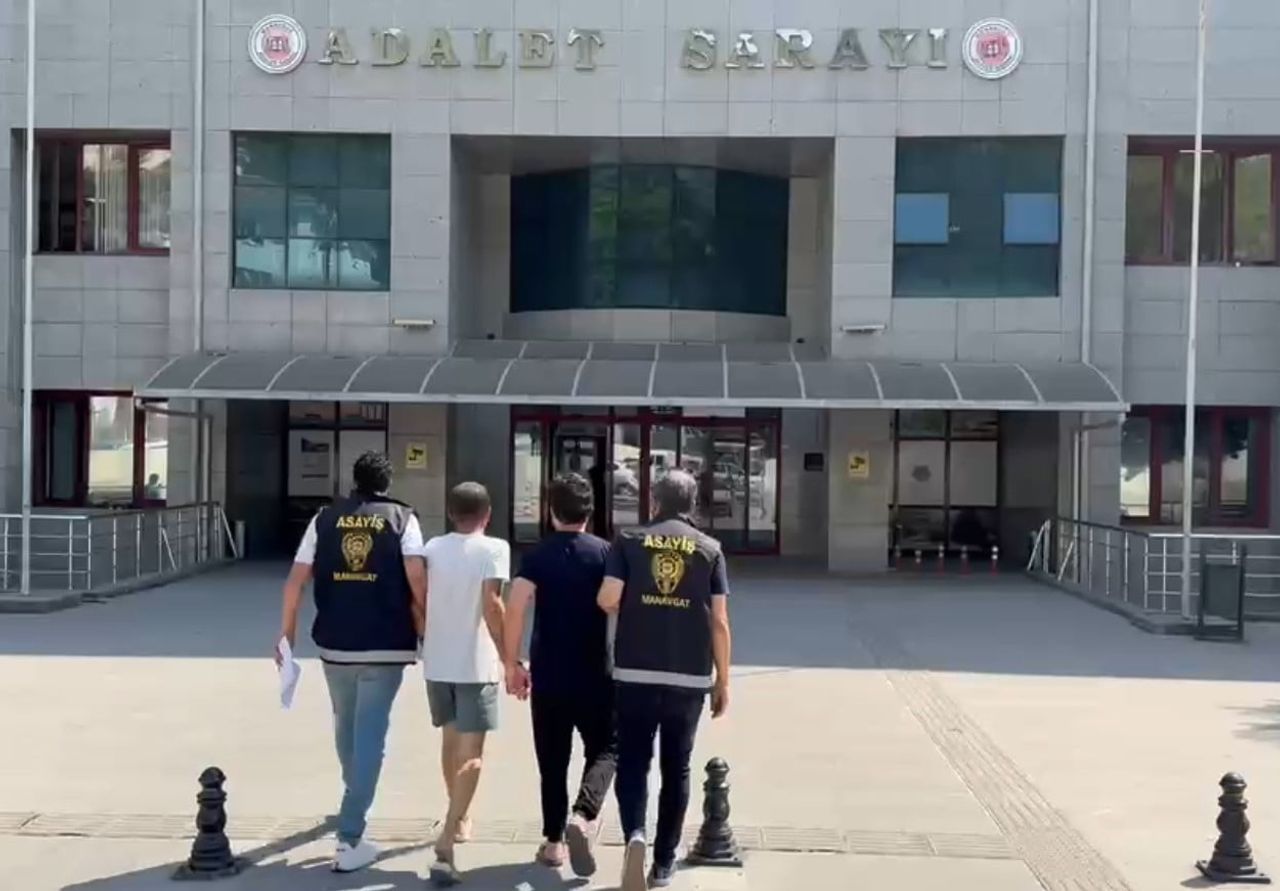 HAKLARINDA KESİNLEŞMİŞ HAPİS CEZASI BULUNAN 3 HÜKÜMLÜ AYNI GÜN YAKALANARAK CEZAEVİNE TESLİM...