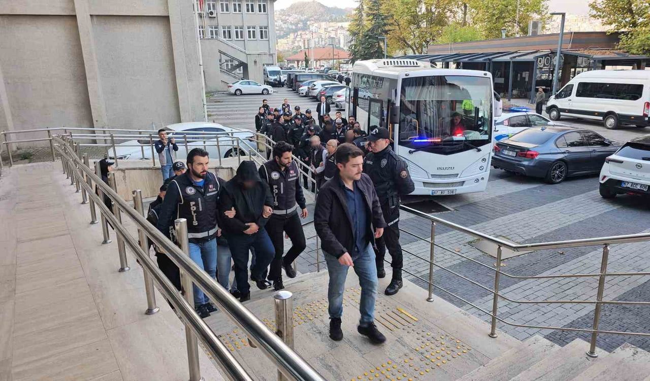 ZONGULDAK’TA RUHSATSIZ MADEN OCAKLARINA YÖNELİK DENETİMLERDE RÜŞVET ALINDIĞI İDDİALARIYLA...