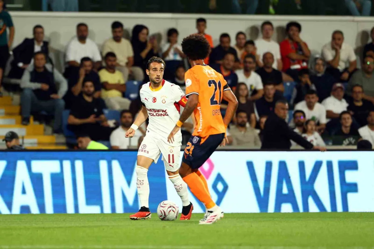 TRENDYOL SÜPER LİG'İN 4. HAFTASINDA BAŞAKŞEHİR, SAHASINDA GALATASARAY İLE KARŞI KARŞIYA GELİYOR....