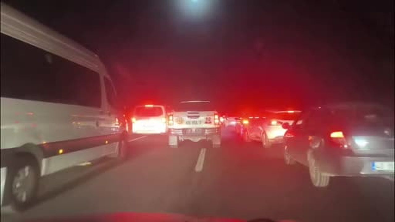 Köyceğiz yolunda 10 kilometre araç kuyruğu oluştu