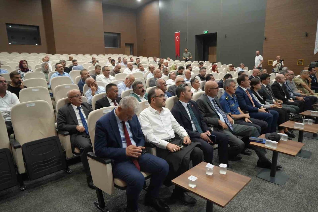 MUŞ'TA KAMU KURUMLARINDA YÜRÜTÜLEN İŞ SAĞLIĞI VE GÜVENLİĞİ ÇALIŞMALARININ DEĞERLENDİRİLMESİ...