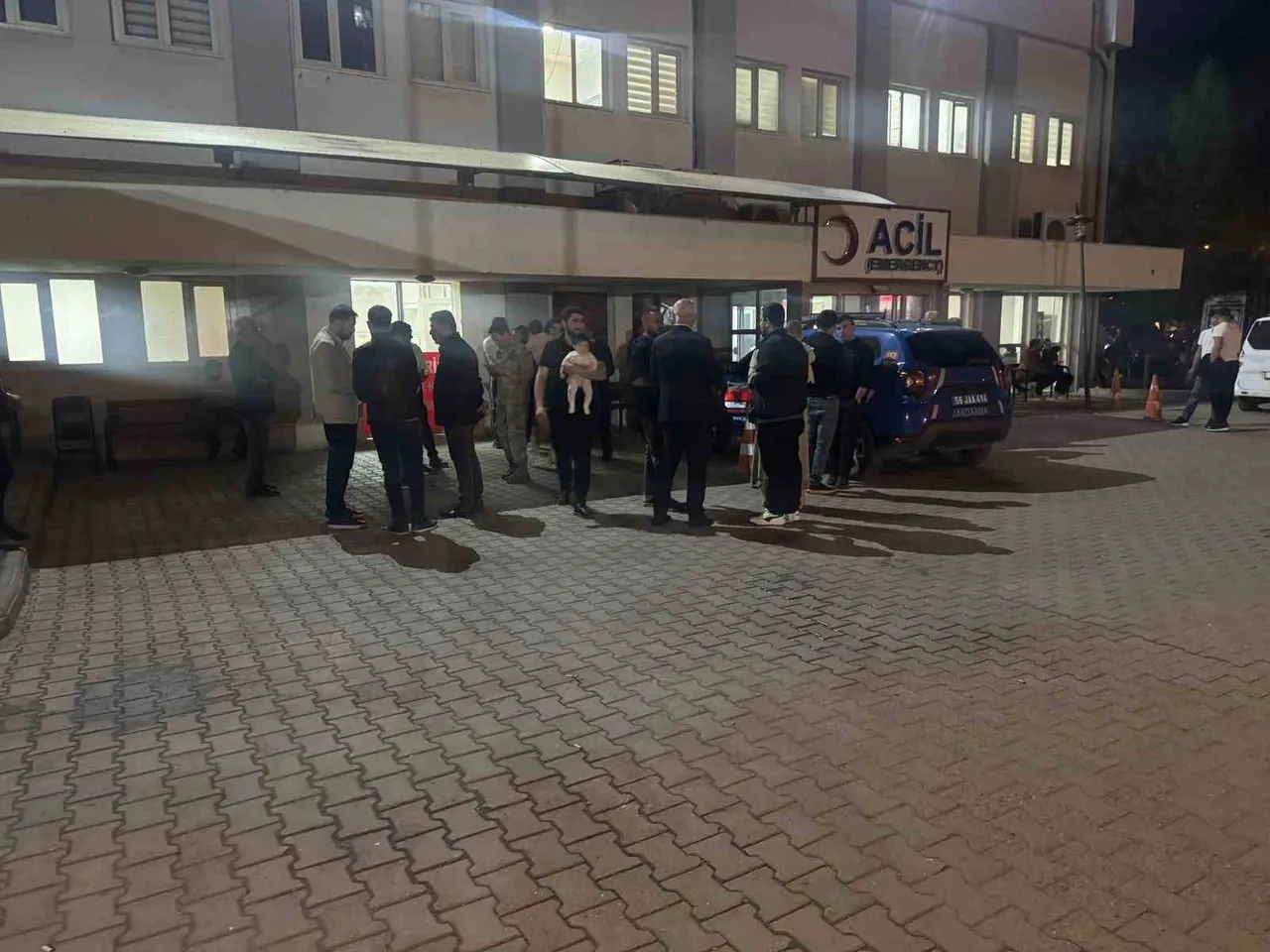 SİİRT’İN KURTALAN İLÇESİNE BAĞLI KAYABAĞLAR BELDESİNDE DIŞARIDAN YEDİKLERİ YEMEK SONRASI...