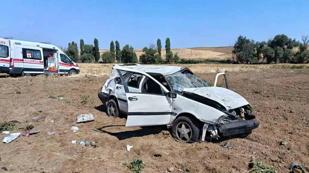 KIRIKKALE'NİN KESKİN İLÇESİNDE TAKLA ATAN OTOMOBİLİN HURDAYA DÖNDÜĞÜ KAZADA 2 KİŞİ...