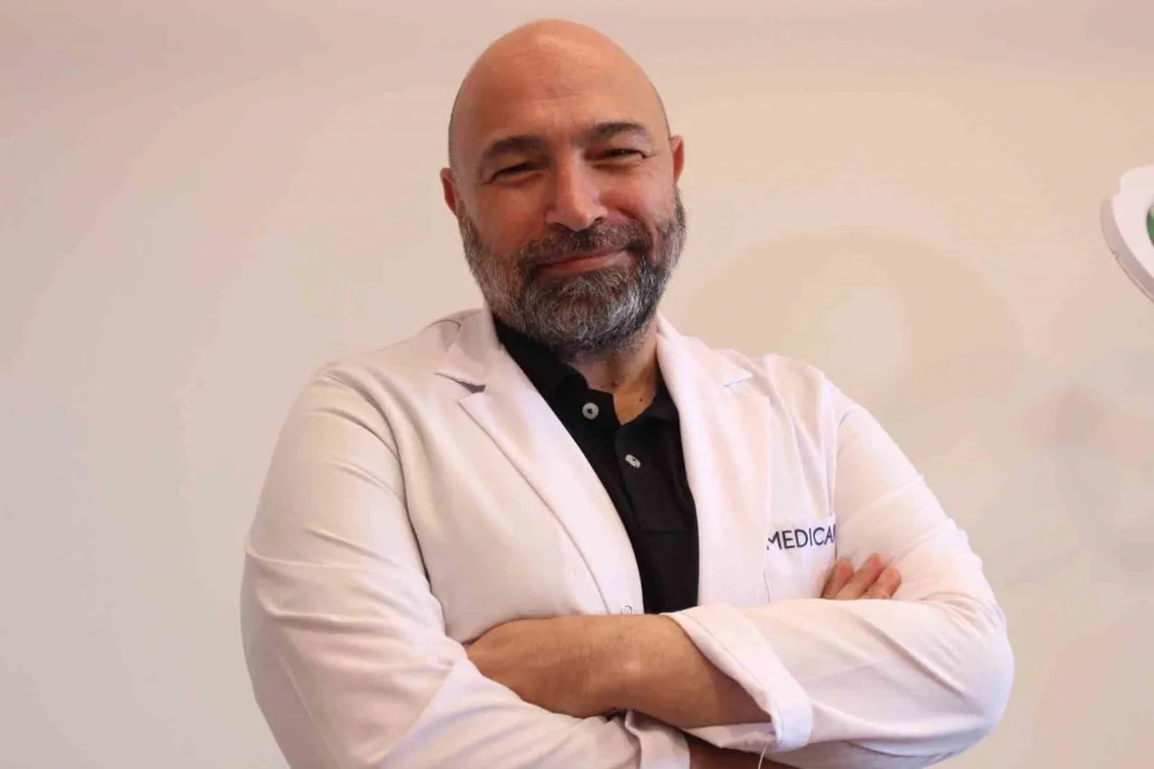MEDİCANA INTERNATİONAL İZMİR HASTANESİ DERMATOLOJİ UZMANI UZM. DR. CÜNEYT SOYAL