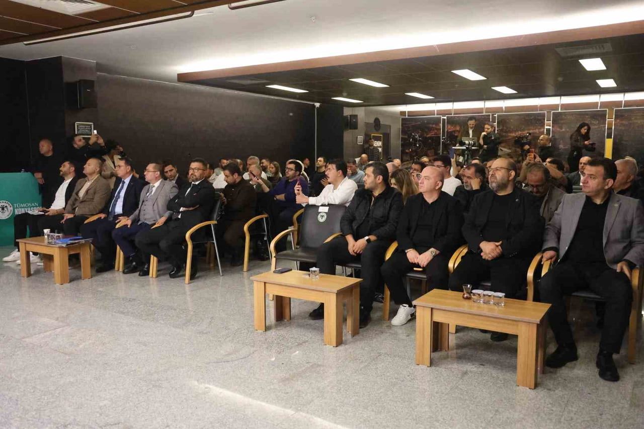 KONYASPOR BAŞKANI ÖMER ATİKER VE YÖNETİM KURULU ÜYELERİ KONYA BÜYÜKŞEHİR BELEDİYE STADYUMU’NDA...