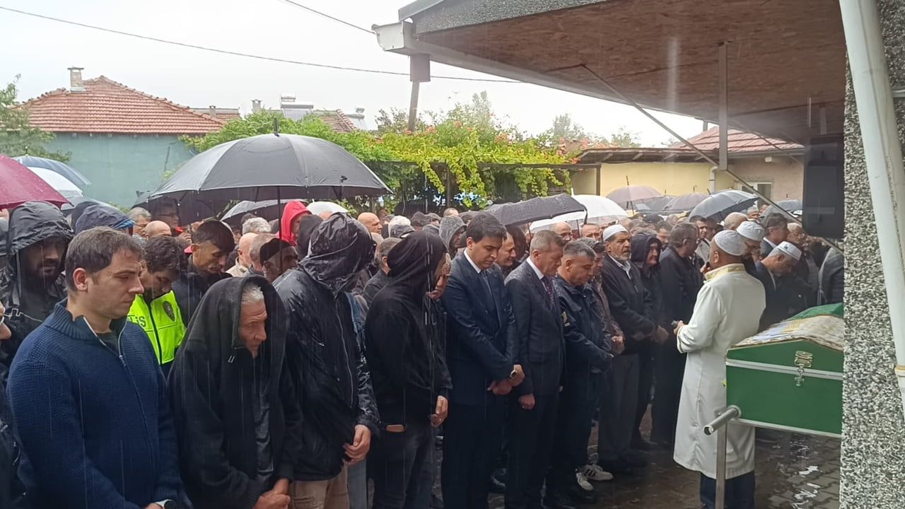 HAYATINI KAYBEDEN OKUL MÜDÜRÜ GÖZYAŞLARI ARASINDA TOPRAĞA VERİLDİ
