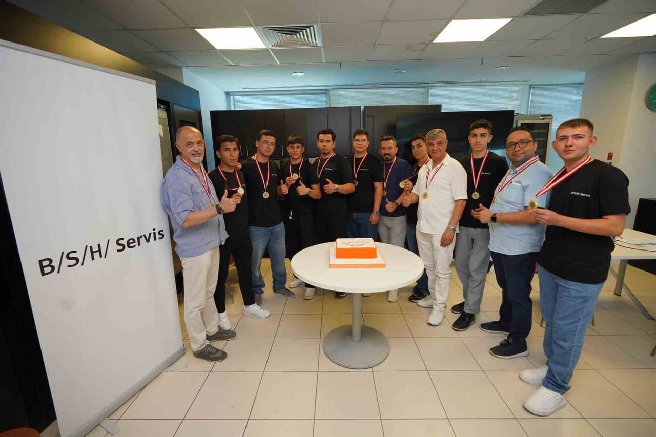 BSH TÜRKİYE TARAFINDAN HAYATA GEÇİRİLEN ‘GELECEĞİN MAKİNE DOKTORLARI' PROGRAMININ FİNALİ...