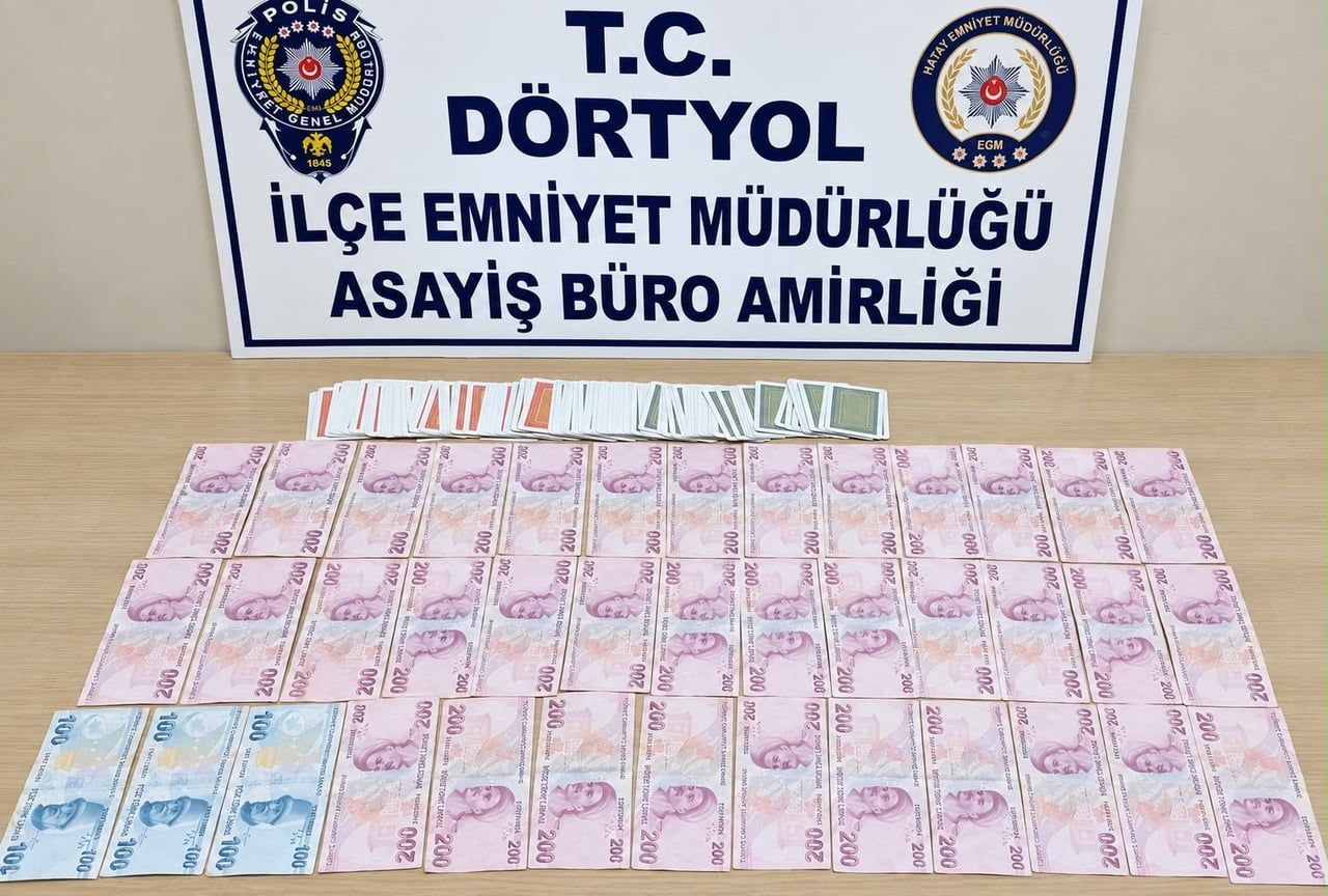 DÖRTYOL’DA KUMAR OYNANDIĞI TESPİT EDİLEN İŞ YERİNDE ELE GEÇİRİLEN İSKAMBİL KAĞITLARI VE...