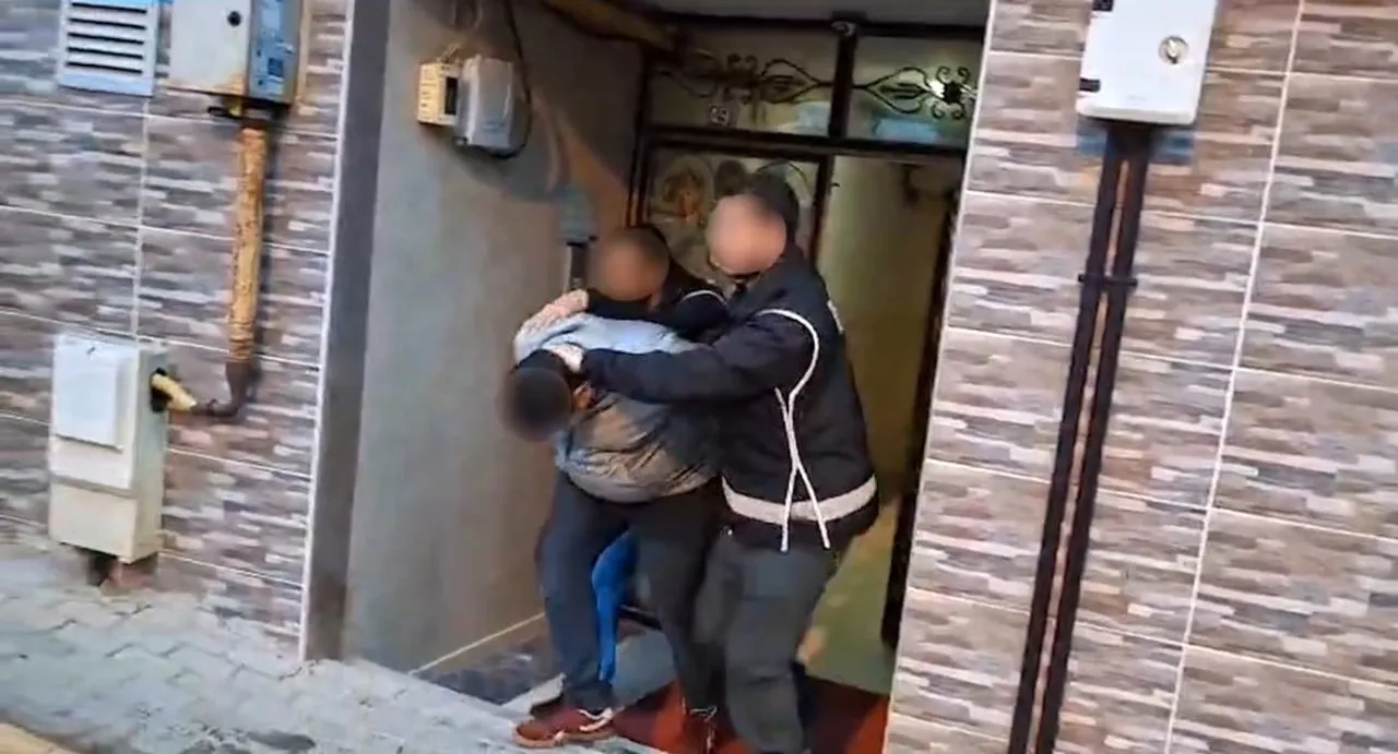 BURSA'DA SUÇ ÖRGÜTLERİNİ ÖVEN, SOSYAL MEDYA ÜZERİNDEN BU YAPILARA KATILIM ÇAĞRISI YAPAN VE SİLAHLI...