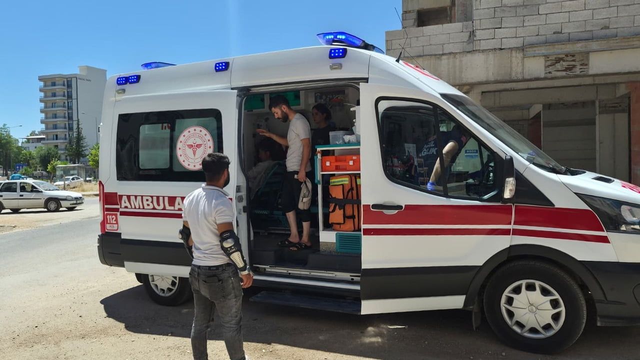 ADIYAMAN'DA SÜRÜCÜSÜNÜN DİREKSİYON HAKİMİYETİNİ KAYBETTİĞİ MOTOSİKLETİN DEVRİLMESİ SONUCU 1 KİŞİ...