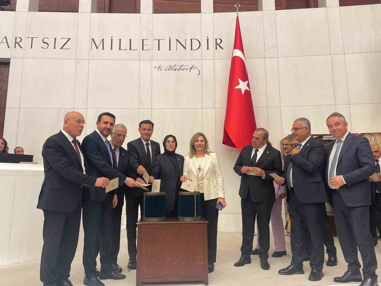 TÜRKİYE BÜYÜK MİLLET MECLİSİ'NDE (TBMM) TÜRK KIZILAY KANUNU TEKLİFİ İLE İÇİŞLERİ KOMİSYONU RAPORU...