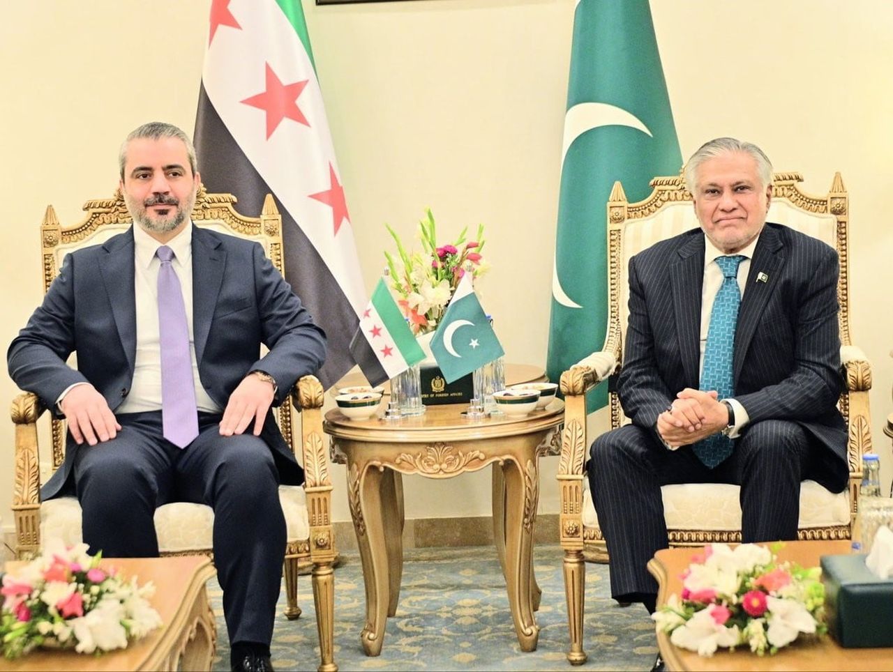 SURİYE DIŞİŞLERİ BAKANI ESAD HASAN ŞEYBANİ, RESMİ ZİYARET KAPSAMINDA GELDİĞİ PAKİSTAN’DA DIŞİŞLERİ...