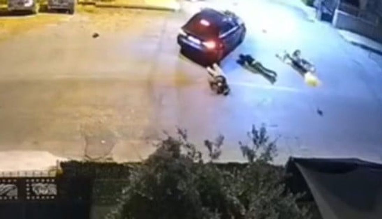 MERSİN'DE OTOMOBİL İLE MOTOSİKLETİN ÇARPIŞTIĞI KAZADA BİRİ ÇOCUK 3 KİŞİ YARALANIRKEN, GÜVENLİK...