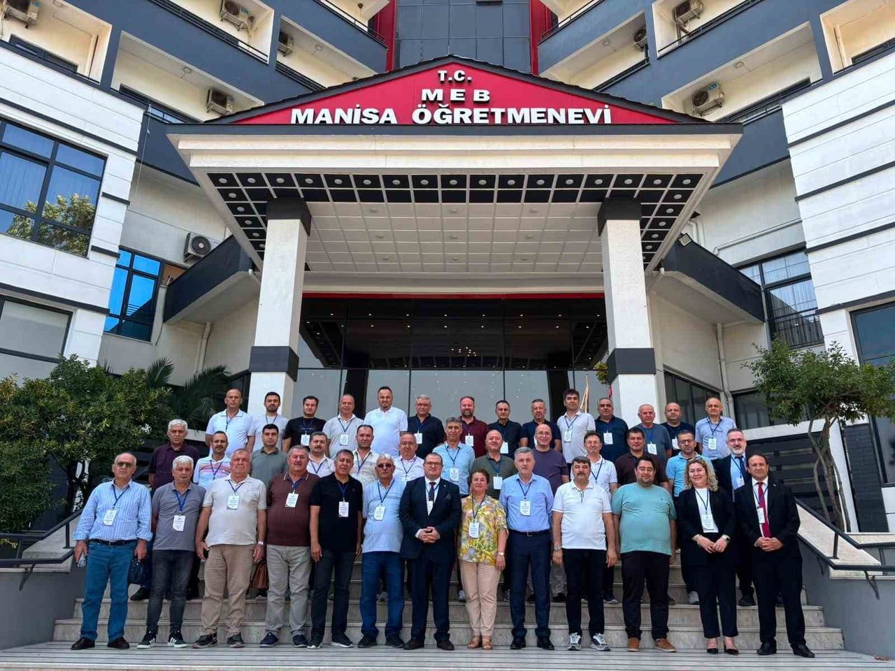 MANİSA ÖĞRETMENEVİ VE AKŞAM SANAT OKULU, MİLLİ EĞİTİM BAKANLIĞI TARAFINDAN DÜZENLENEN ÖĞRETMENEVİ...