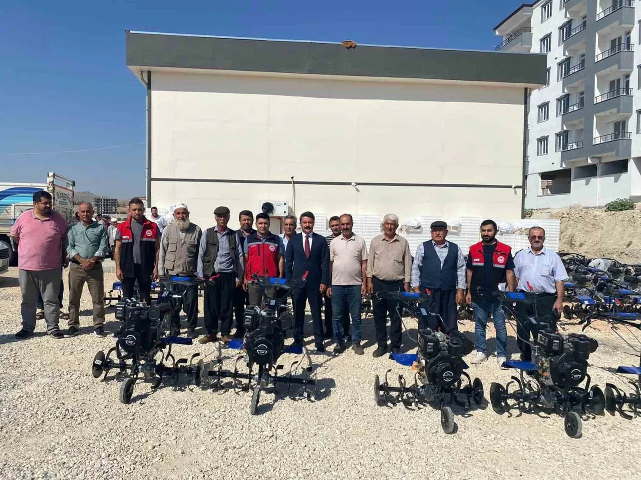 ADIYAMAN’IN BESNİ İLÇESİNDE ÇİFTÇİLER VE FIRINCI ESNAFINA YÖNELİK EKİPMAN DESTEĞİ...