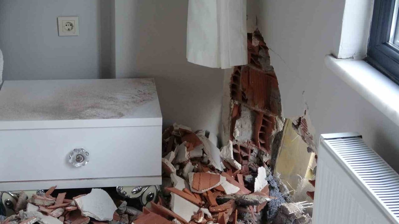 PENDİK’TE İNŞAAT ALANINDAN HAFRİYAT ALAN KAMYON, İDDİAYA GÖRE FRENİNDE MEYDANA GELEN SORUN...