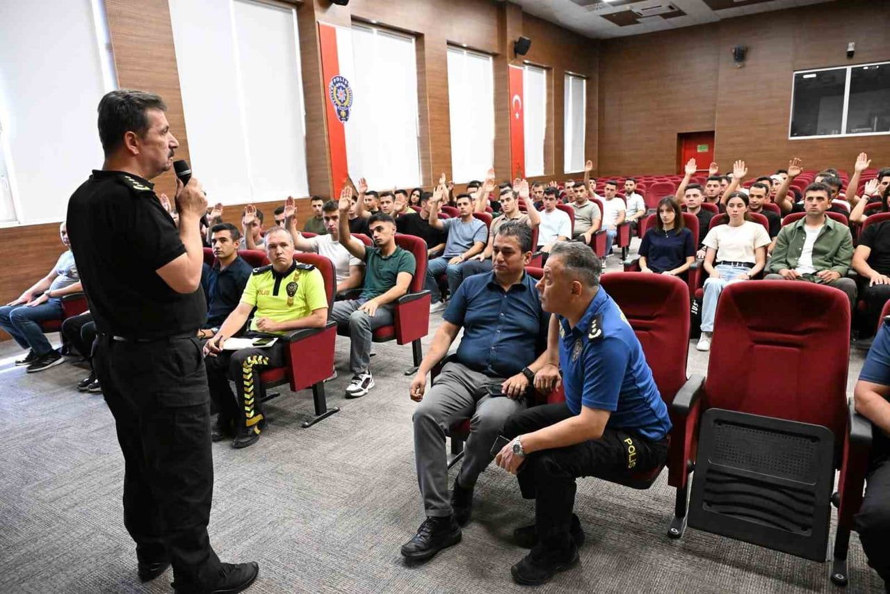 KÜTAHYA'DA GÖREVE BAŞLAYAN POLİS MEMURLARINA ORYANTASYON EĞİTİMİ