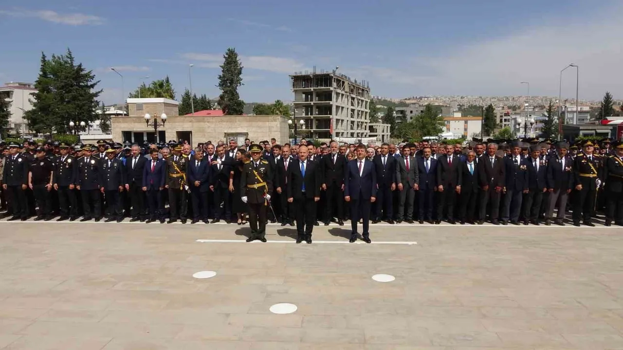 ADIYAMAN'DA, 30 AĞUSTOS ZAFER BAYRAMI'NIN 104. YIL DÖNÜMÜ DOLAYISIYLA TÖREN DÜZENLENDİ.