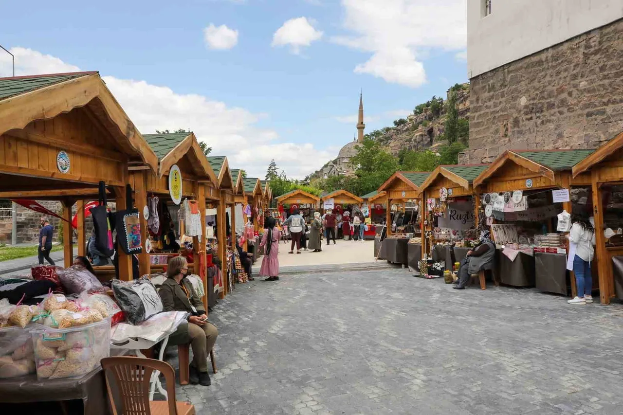 TALAS BELEDİYESİ’NİN KADIN GİRİŞİMCİLERE DESTEK AMACIYLA MAHARETLİ ELLER KADIN GİRİŞİMİ ÜRETİM VE...