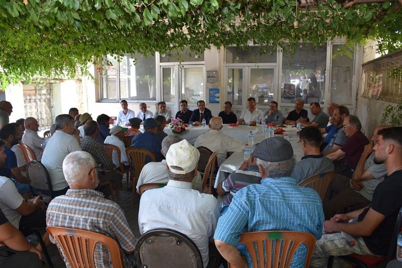 MANİSA’NIN SALİHLİ İLÇE KAYMAKAMI ALİ GÜLDOĞAN, POYRAZ VE HACIHIDIR MAHALLELERİNİ ZİYARET EDEREK...