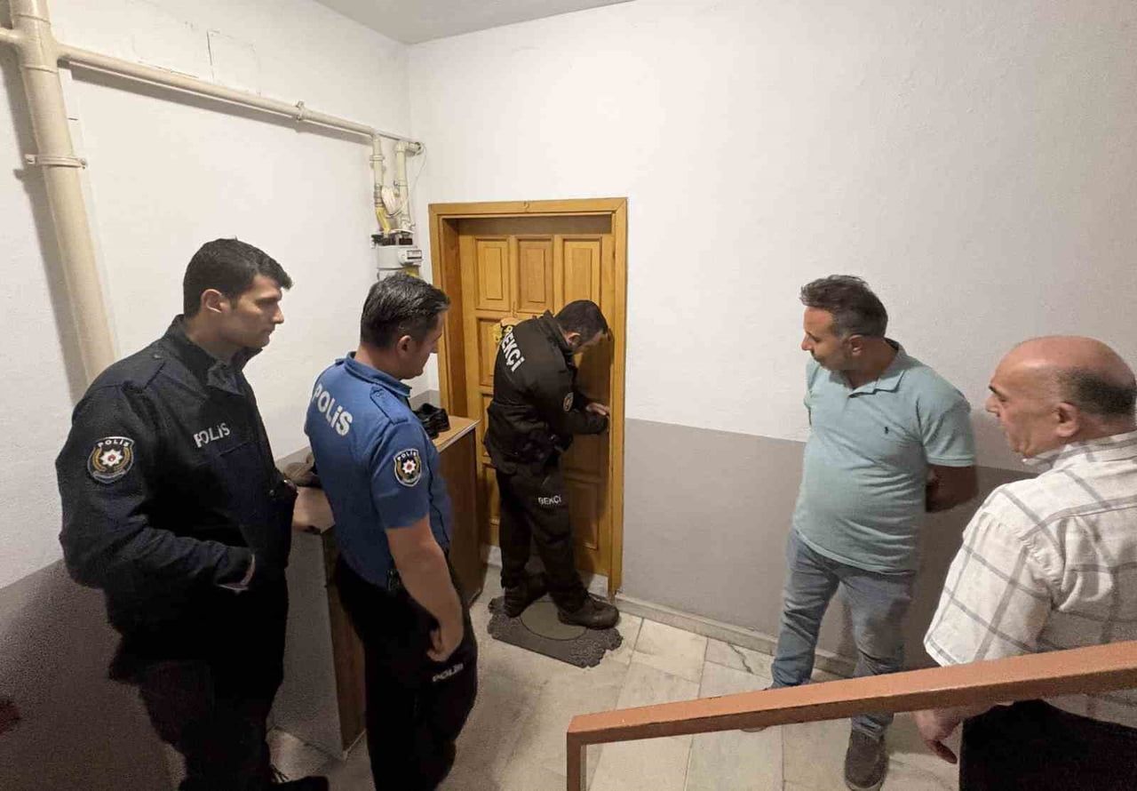 KASTAMONU'NUN TOSYA İLÇESİNDE CAMİYE GİDERKEN TOST MAKİNESİNİ KAPATMAYI UNUTAN VATANDAŞIN EVİNDEN...