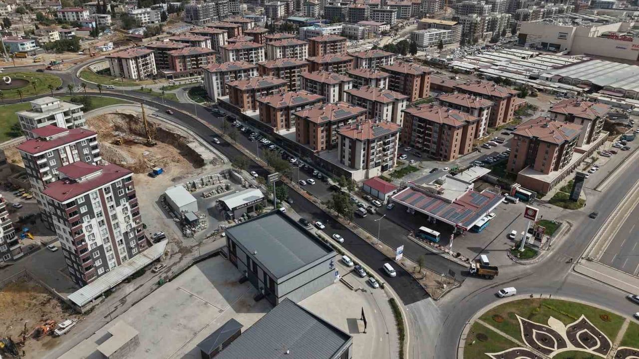KAHRAMANMARAŞ'TA ŞEHİR MERKEZİNDE DOĞU İLE BATI AKSINI BİRLEŞTİREN ALİ SEZAL BULVARI BAŞTAN SONA...