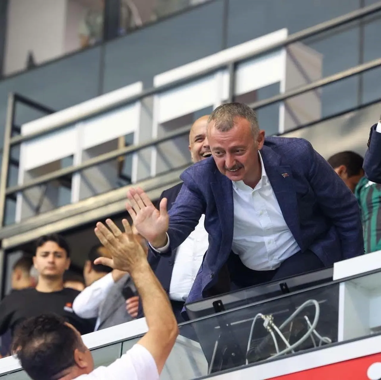 KOCAELİ BÜYÜKŞEHİR BELEDİYE BAŞKANI TAHİR BÜYÜKAKIN, TRENDYOL SÜPER LİG'İN 2. HAFTASINDA SAHASINDA...