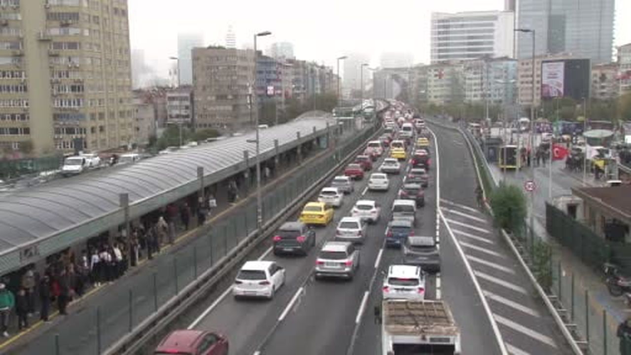 İstanbul'da bayram öncesi trafik yoğunluğu yüzde 74 oldu