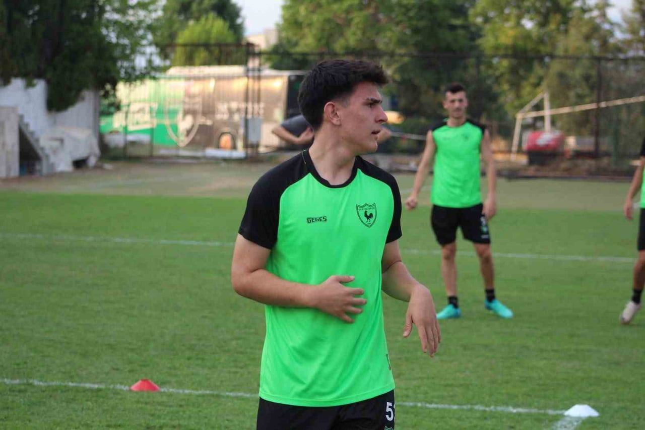 TFF U19 GELİŞİM LİGİ 8. GRUPTA MÜCADELE EDEN BEREKETLİSPOR’UN GENÇ YETENEĞİ BURAK EGE KOCALAR İLK...