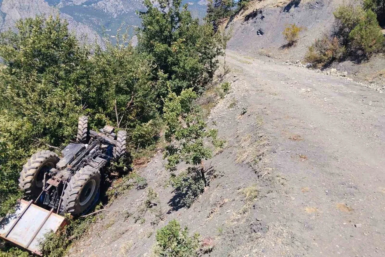 YARALILAR, EKİPLERİN İLK MÜDAHALESİNİN ARDINDAN AMBULANSLARLA HASTANEYE KALDIRILDI. ERKAN POLAT...