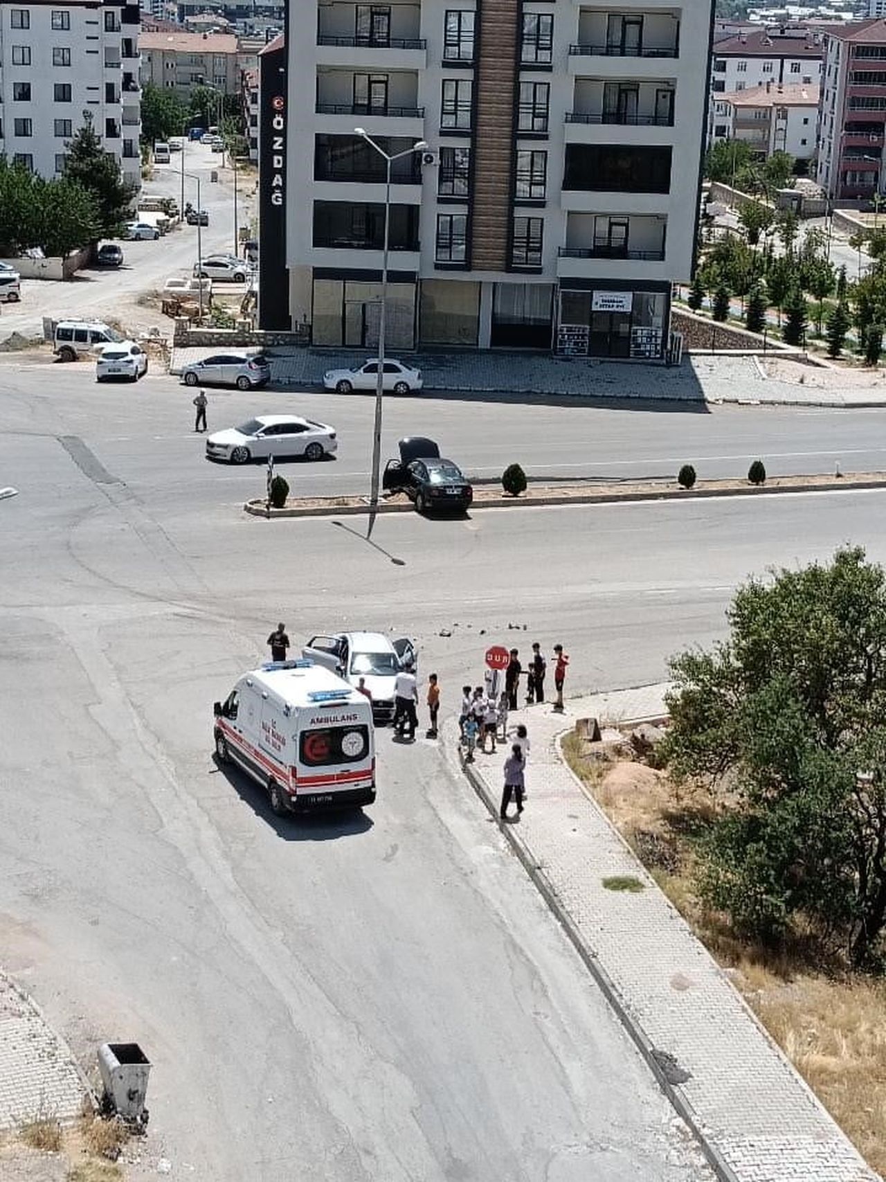 ELAZIĞ’DA İKİ OTOMOBİLİN ÇARPIŞMASI SONUCU MEYDANA GELEN TRAFİK KAZASINDA 1 KİŞİ...