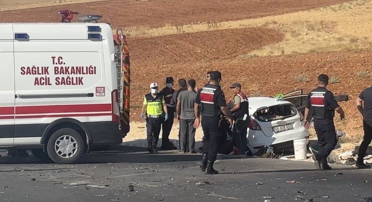 YARALILAR, SAĞLIK EKİPLERİNİN OLAY YERİNDE YAPTIĞI İLK MÜDAHALENİN ARDINDAN KENT MERKEZİNDEKİ...