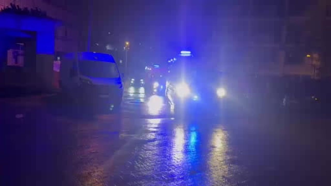 Hakkari’de düzensiz göçmenleri taşıyan minibüs dereye uçtu: 20 yaralı