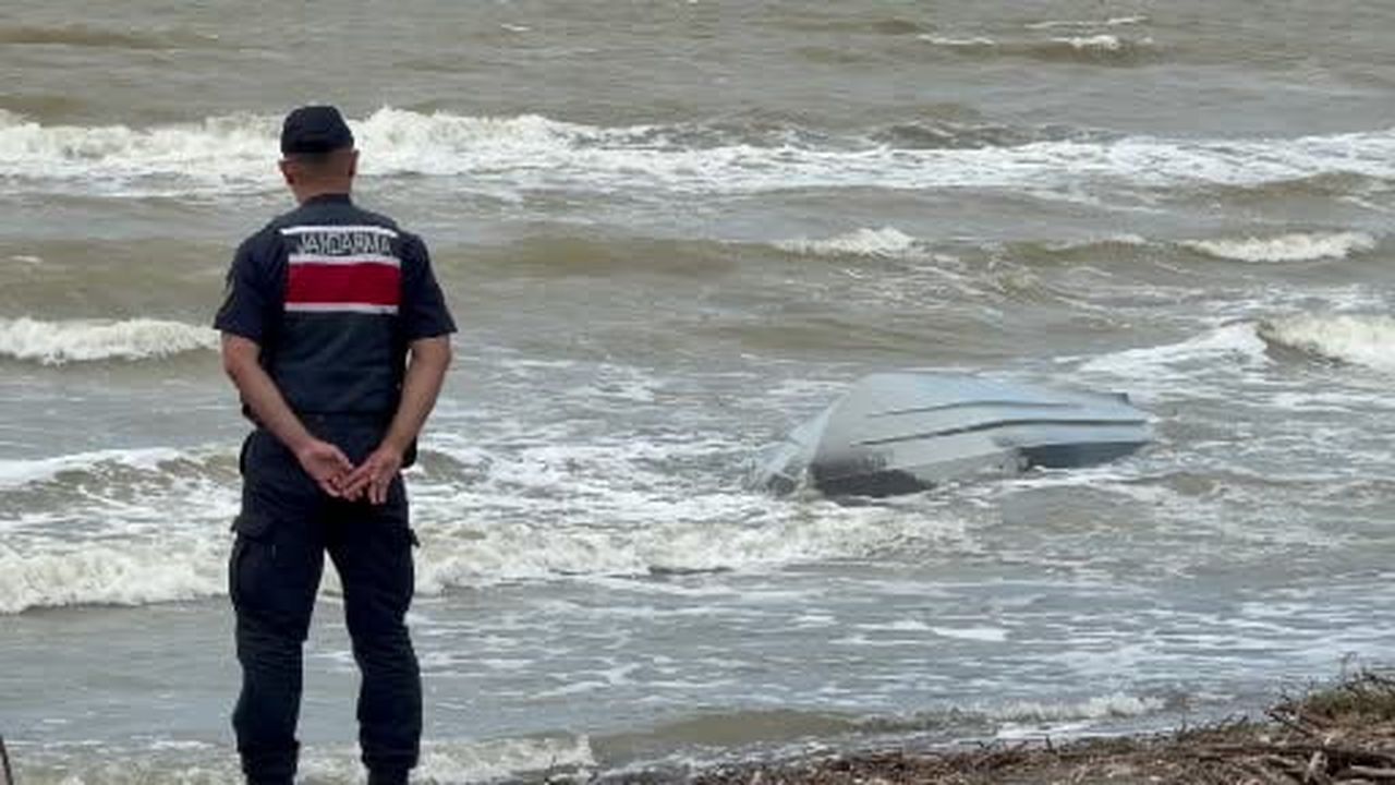 Samsun'da sahile vurmuş insansız deniz aracı bulundu