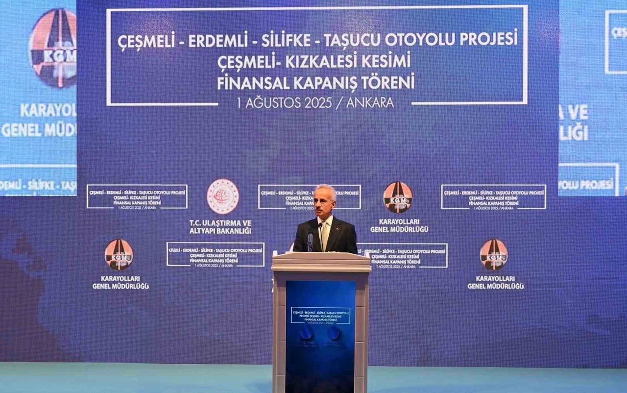 ULAŞTIRMA VE ALTYAPI BAKANI ABDULKADİR URALOĞLU (ARŞİV)