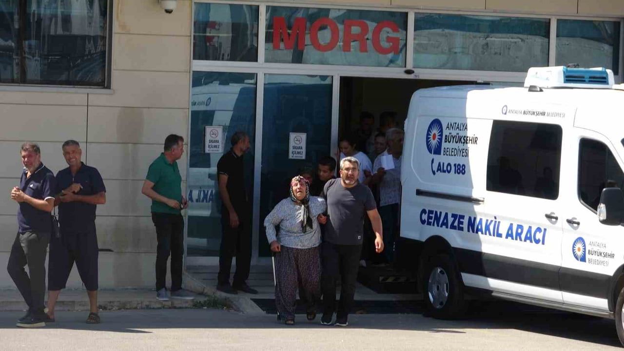 ANTALYA’NIN SERİK İLÇESİNDE ARKADAŞINI ZİYARETE GİDERKEN MOTOSİKLETİN KONTROLÜNÜ KAYBEDEREK...