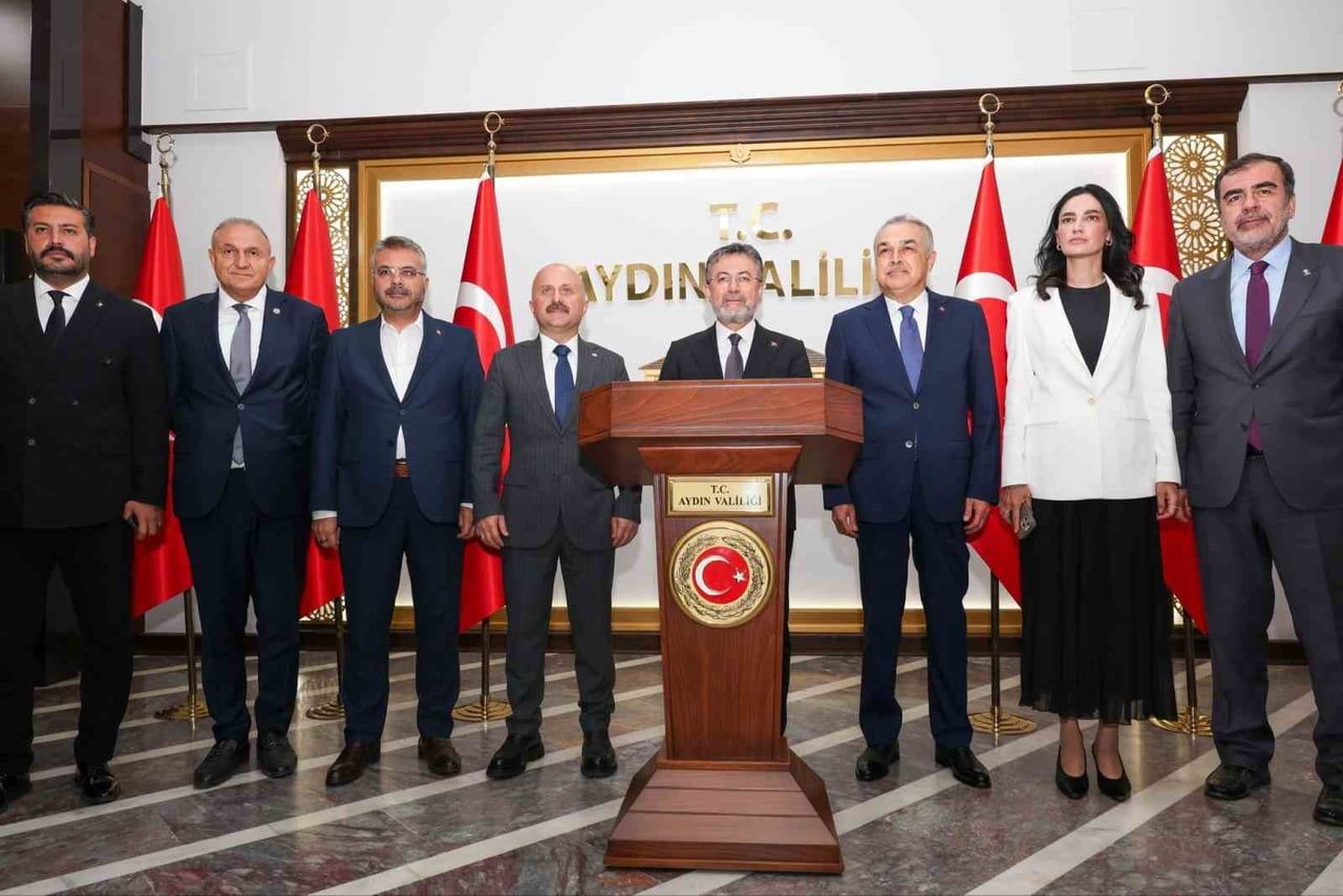DÜNYANIN EN ÖNEMLİ İNCİR ÜRETİM MERKEZLERİNDEN OLAN AYDIN'DA, İNCİR HASADINA KATILAN TARIM VE...