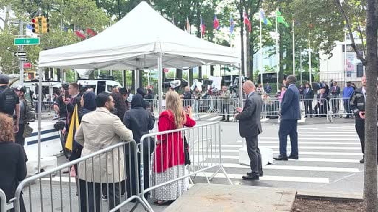 ABD Başkanı Donald Trump, eşi Melania Trump ile birlikte yüksek güvenlik önlemleri altında...
