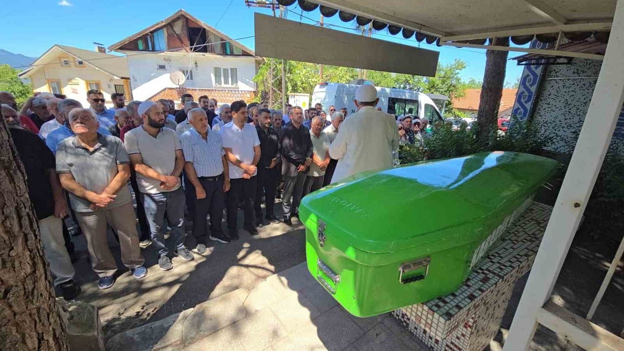 KARABÜK İL GENEL MECLİS BAŞKANI AHMET OKAN KİRMAN'IN KAYINPEDERİ CEMAL ARSLAN, DÜZENLENEN CENAZE...