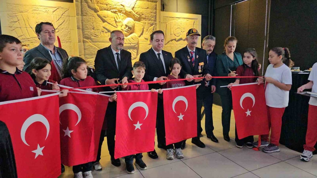 ZONGULDAK’TA ŞEHİTLİKTEN GELEN BAYRAĞIN SERGİLENDİĞİ "ÇANAKKALE MUHAREBELERİ" RÖLYEFİNİN AÇILIŞI...