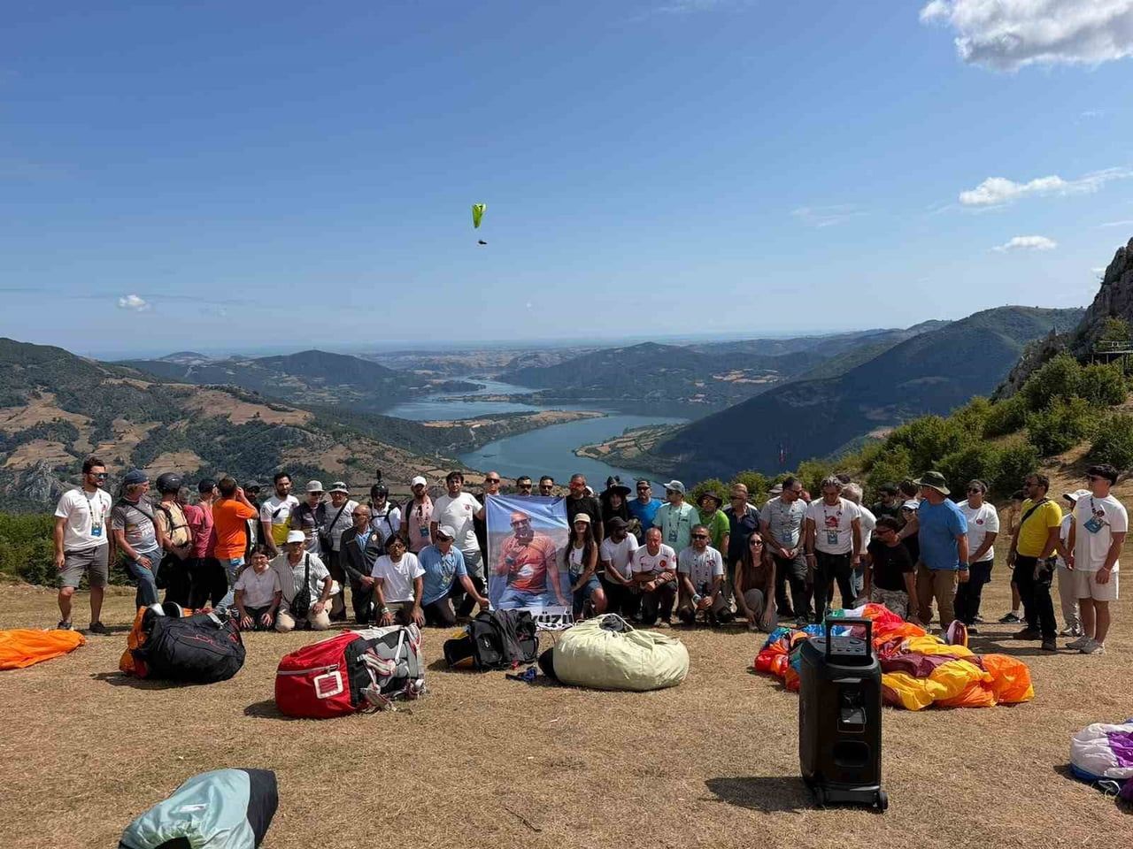 ÇORUM'UN OĞUZLAR İLÇESİNDE HAYATINI KAYBEDEN YAMAÇ PARAŞÜTÜ PİLOTU BAYRAM KURT İÇİN ANLAMLI BİR...