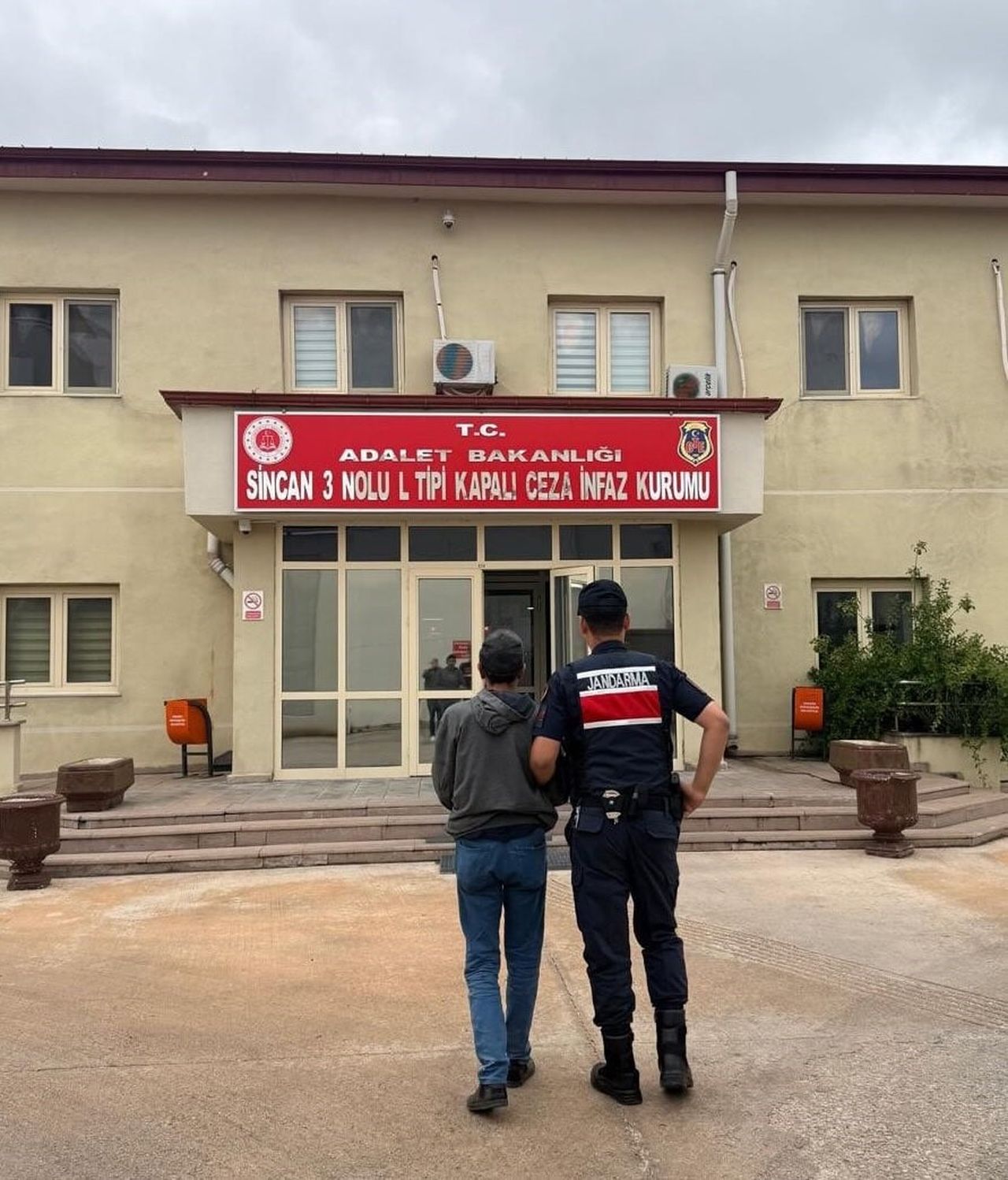 ANKARA İL JANDARMA KOMUTANLIĞI TARAFINDAN ‘ASAYİŞ VE DİĞER SUÇLARDAN ARANAN’ KİŞİLERİN...