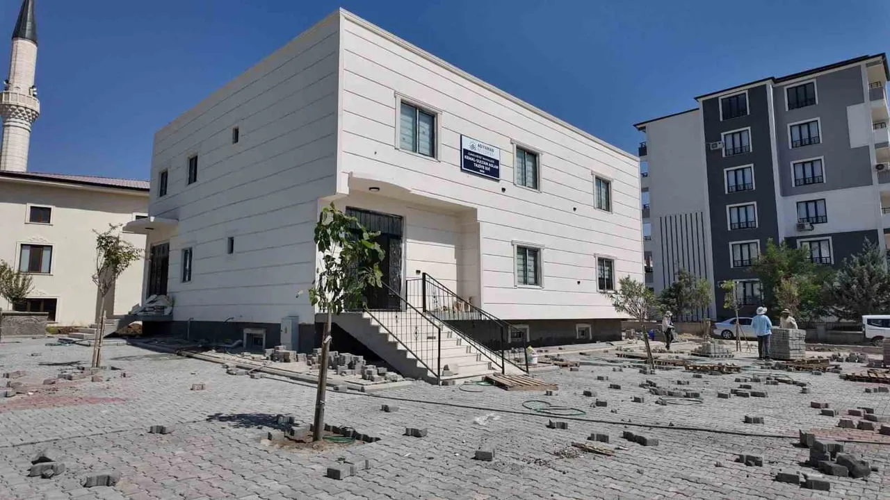 ADIYAMAN BELEDİYESİ TARAFINDAN HAYIRSEVER İŞ İNSANI OSMAN ASLAN’IN KATKILARIYLA YAPIMI SÜRDÜRÜLEN...