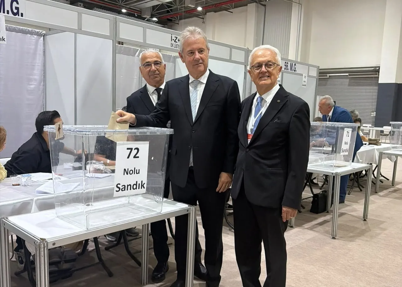YÖNETİM KURULU BAŞKANLIĞINA TEK ADAY OLARAK GİREN MEVCUT BAŞKAN MAHMUT ÖZGENER, SANDIK BAŞINA...