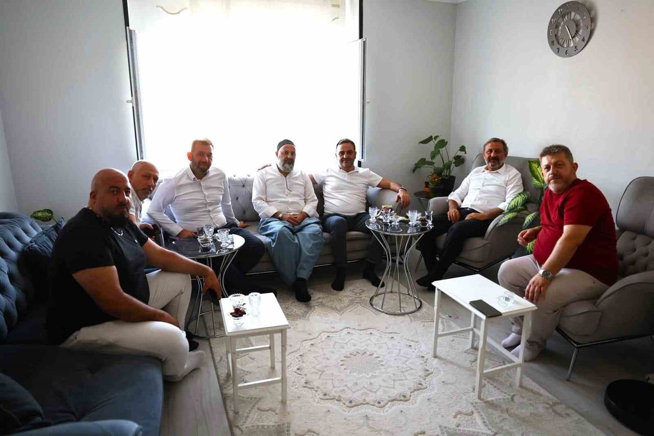 BAŞİSKELE BELEDİYE BAŞKANI YASİN ÖZLÜ, İLÇEDE GERÇEKLEŞTİRDİĞİ ZİYARETLERDE HASTA VE YAŞLI...