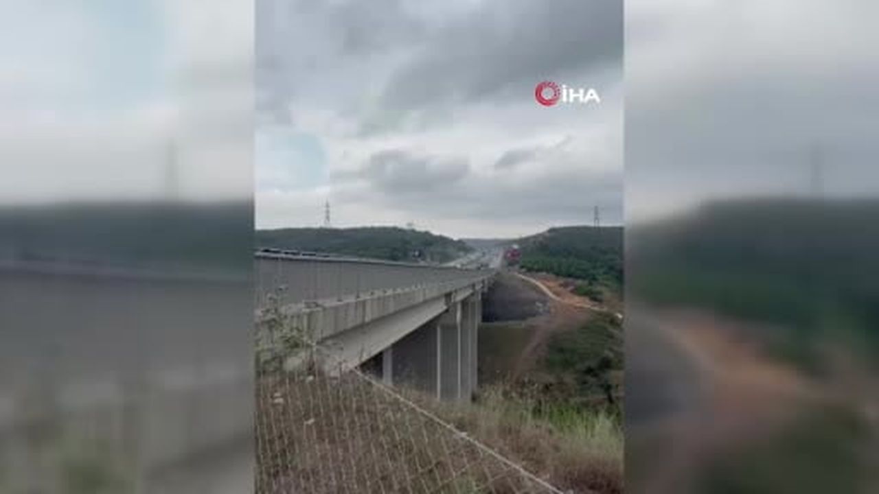 Kuzey Marmara Otoyolu'nda mahsur kalan keçiyi itfaiye kurtardı
