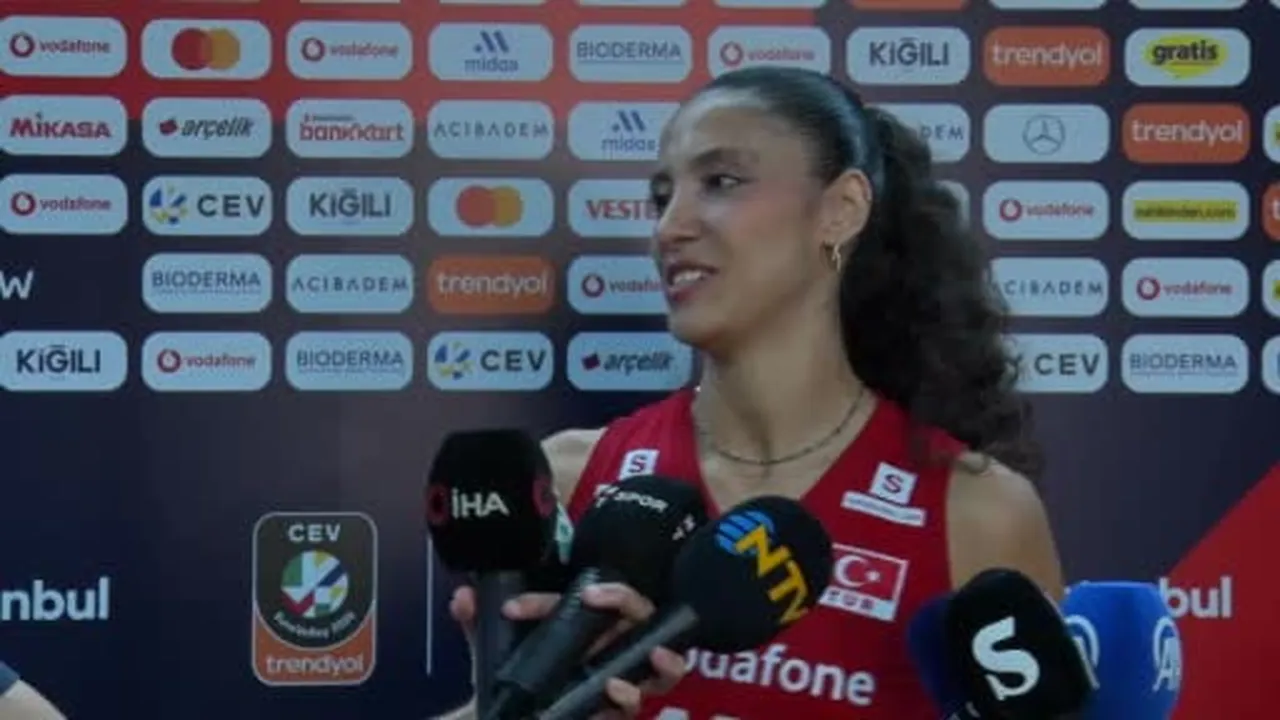 A Milli Kadın Voleybol Takımı oyuncusu Deniz Uyanık, Macaristan ile oynanan maçın ilk setlerinde...