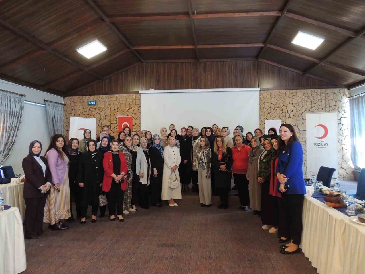 TÜRK KIZILAY KADIN ERZURUM’UN YENİ YÖNETİMİ TARAFINDAN DÜZENLENEN “İSTİŞARE VE TANIŞMA...